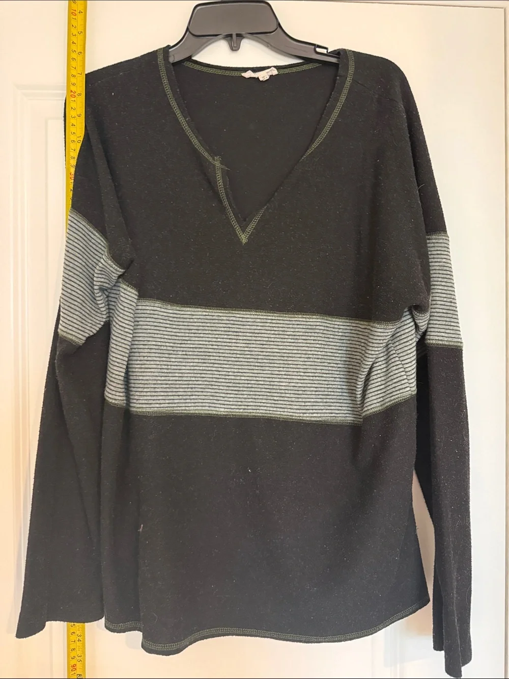 Women’s V-Neck Pullover Sweater with Contrast Stripe - Black/Gray